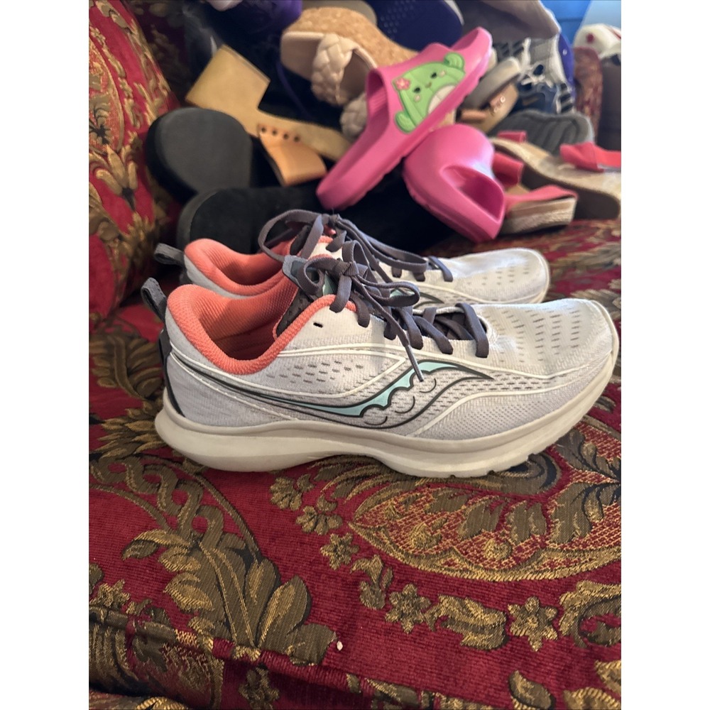 Saucony Women's Kinvara 13 size 8 in excellent condition.